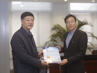 信领域的领军者邓中翰与光迅科技携手创新