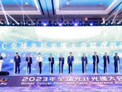信巅峰对决，中天科技与光迅科技正酣