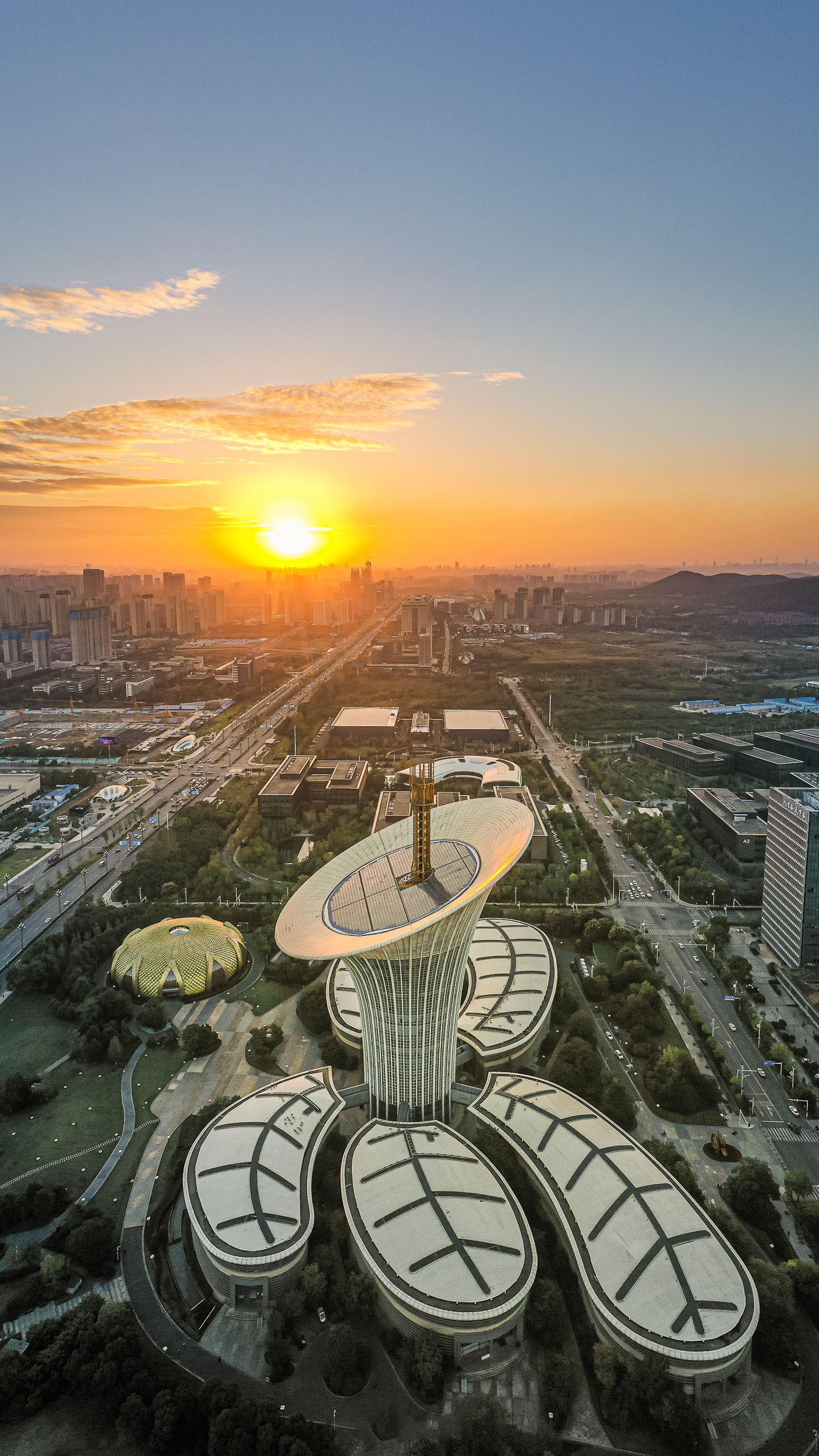 光迅科技武汉，点亮光纤通信未来，打造中部科技创新高地,第1张